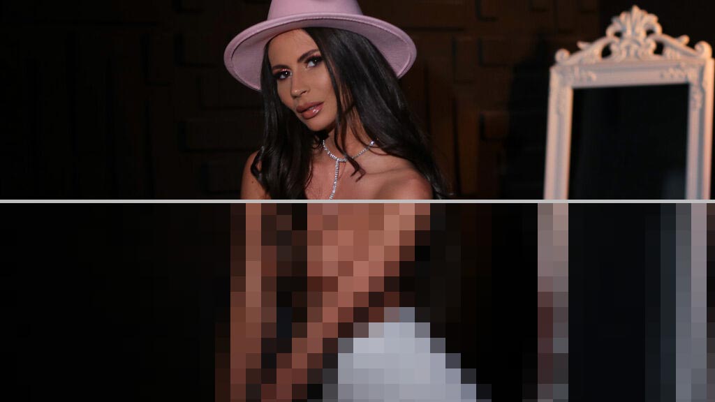 Carolline Fox Web Cam