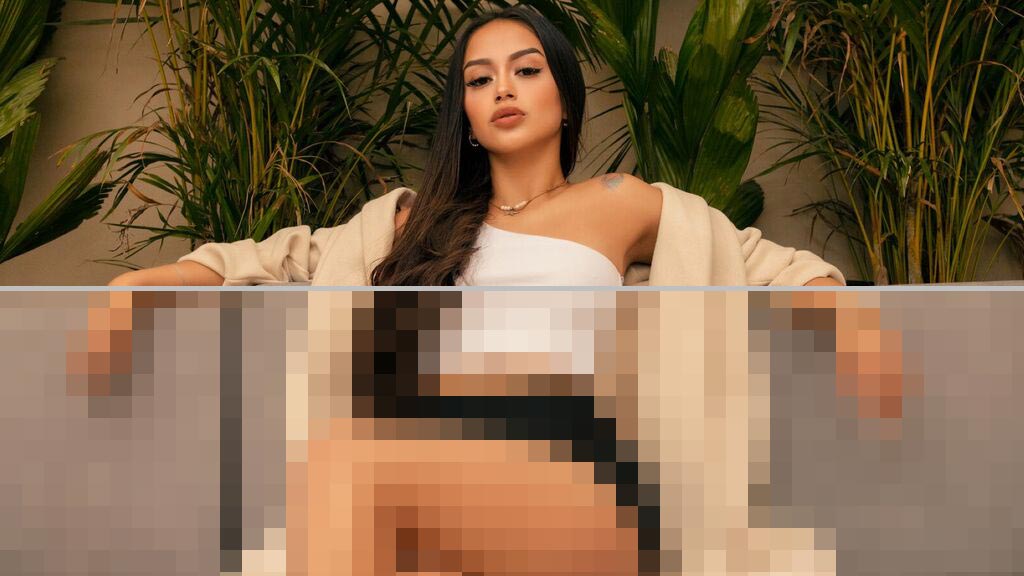 Courtney Lennon Web Cam