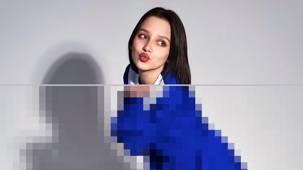 Mia Curtis Web Cam
