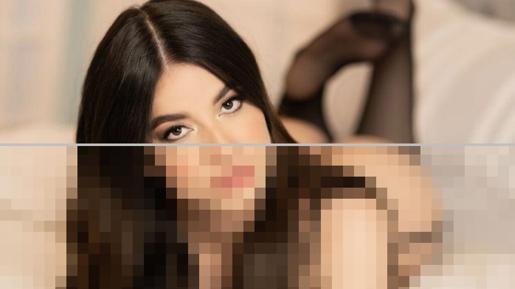 Mia Dunof Web Cam